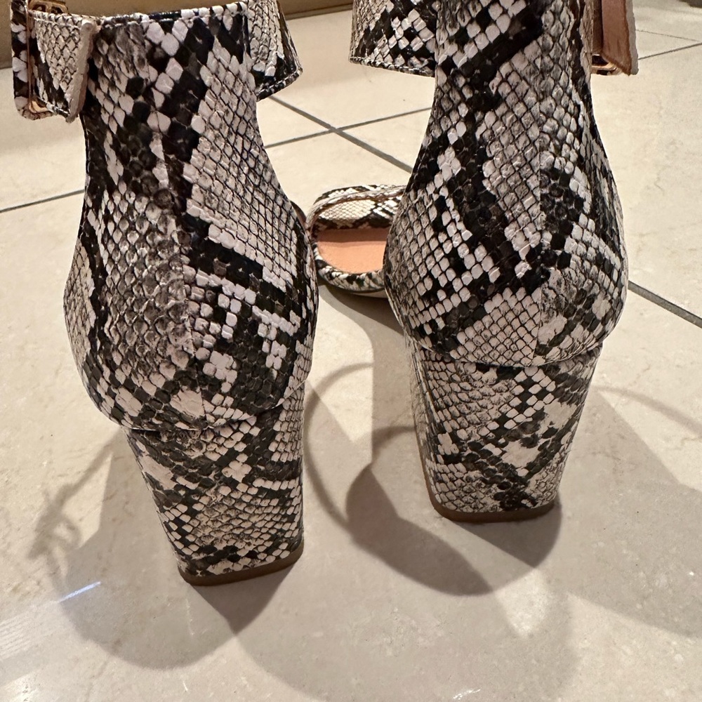 Like new French connection heels - Picture 11 of 11